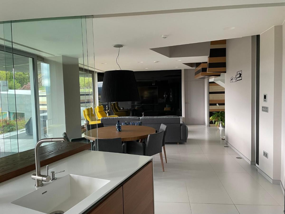 Tres Prismas Exclusive Villa Sarria Exteriör bild