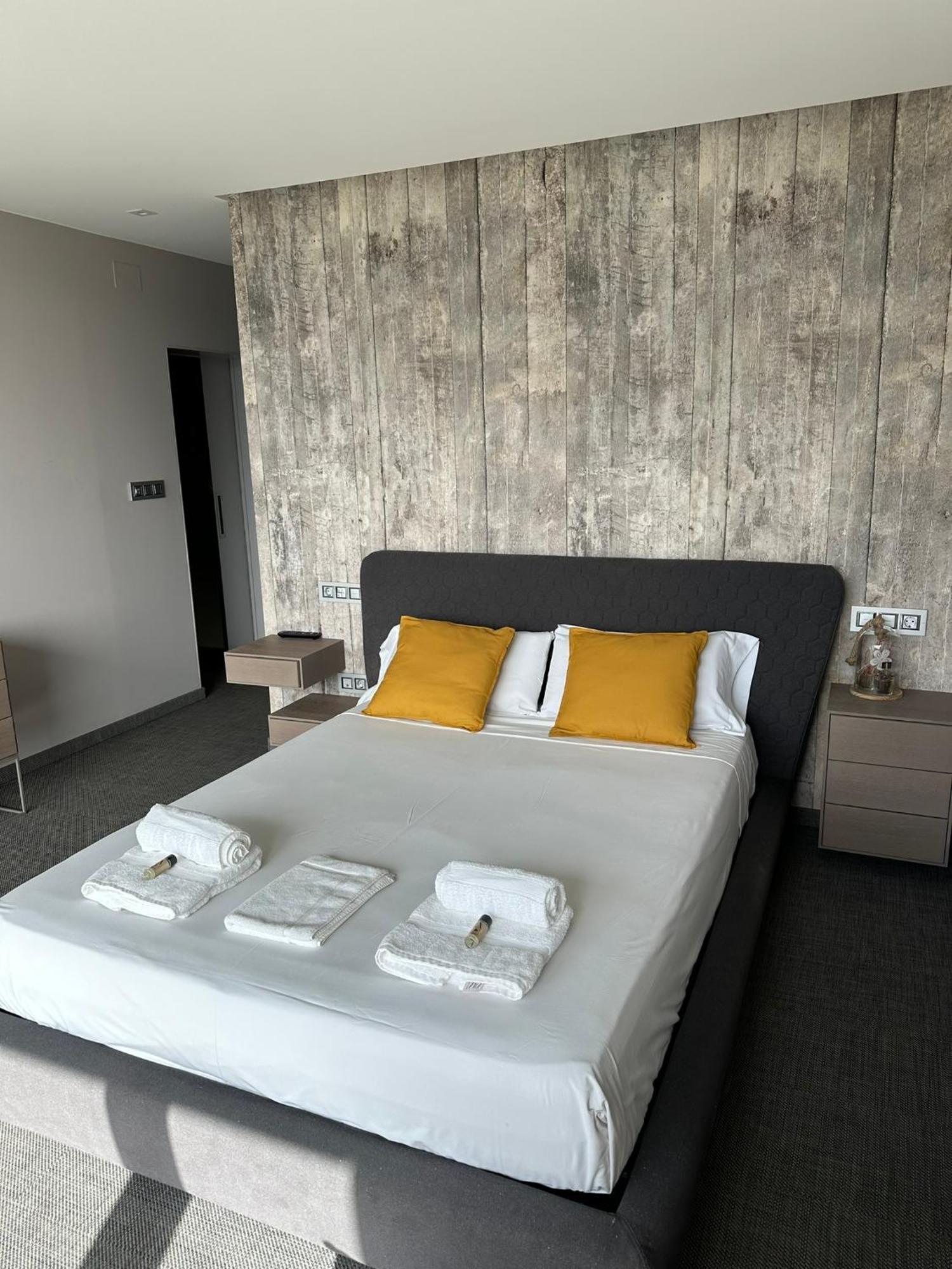 Tres Prismas Exclusive Villa Sarria Exteriör bild