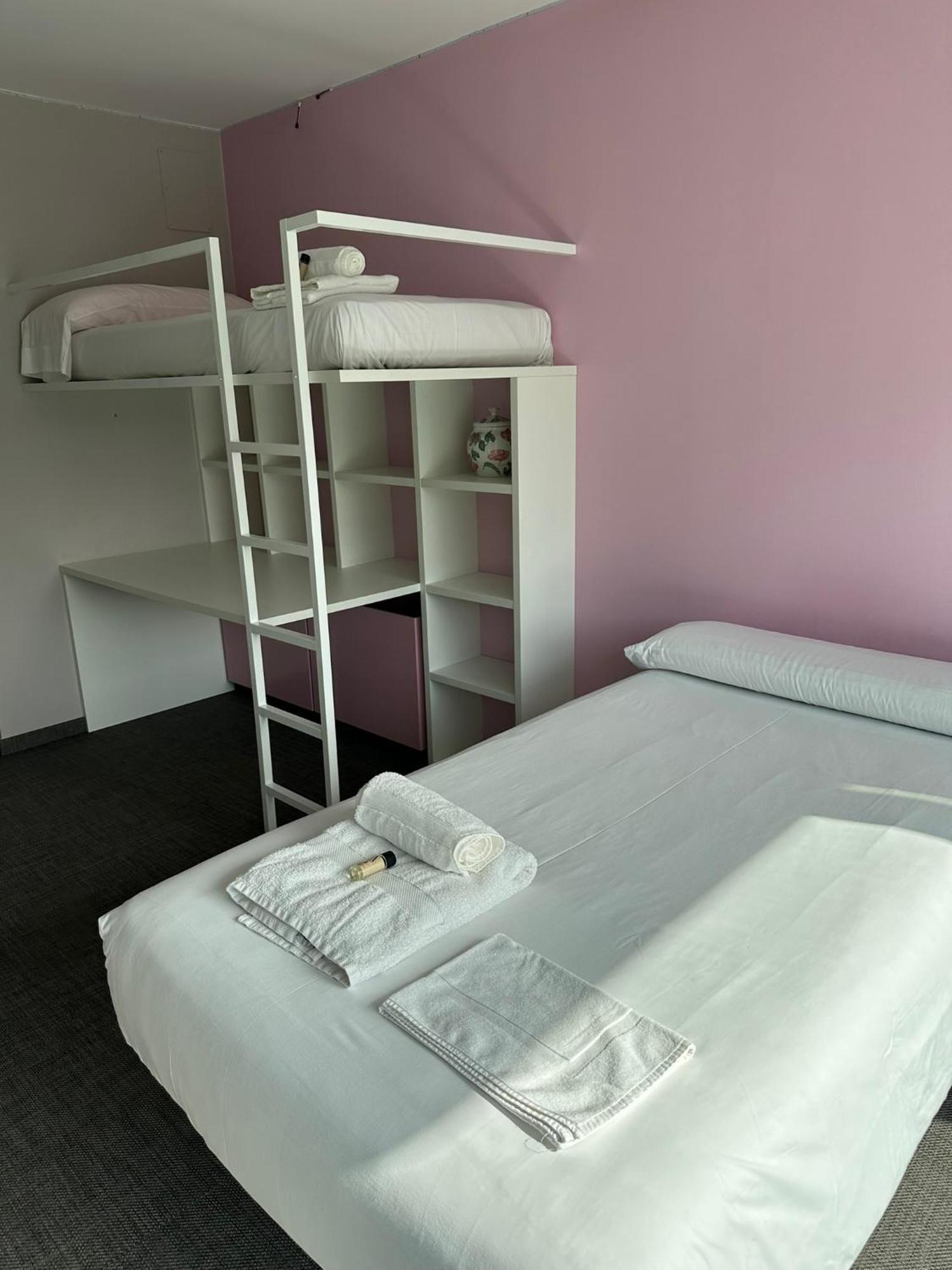 Tres Prismas Exclusive Villa Sarria Exteriör bild