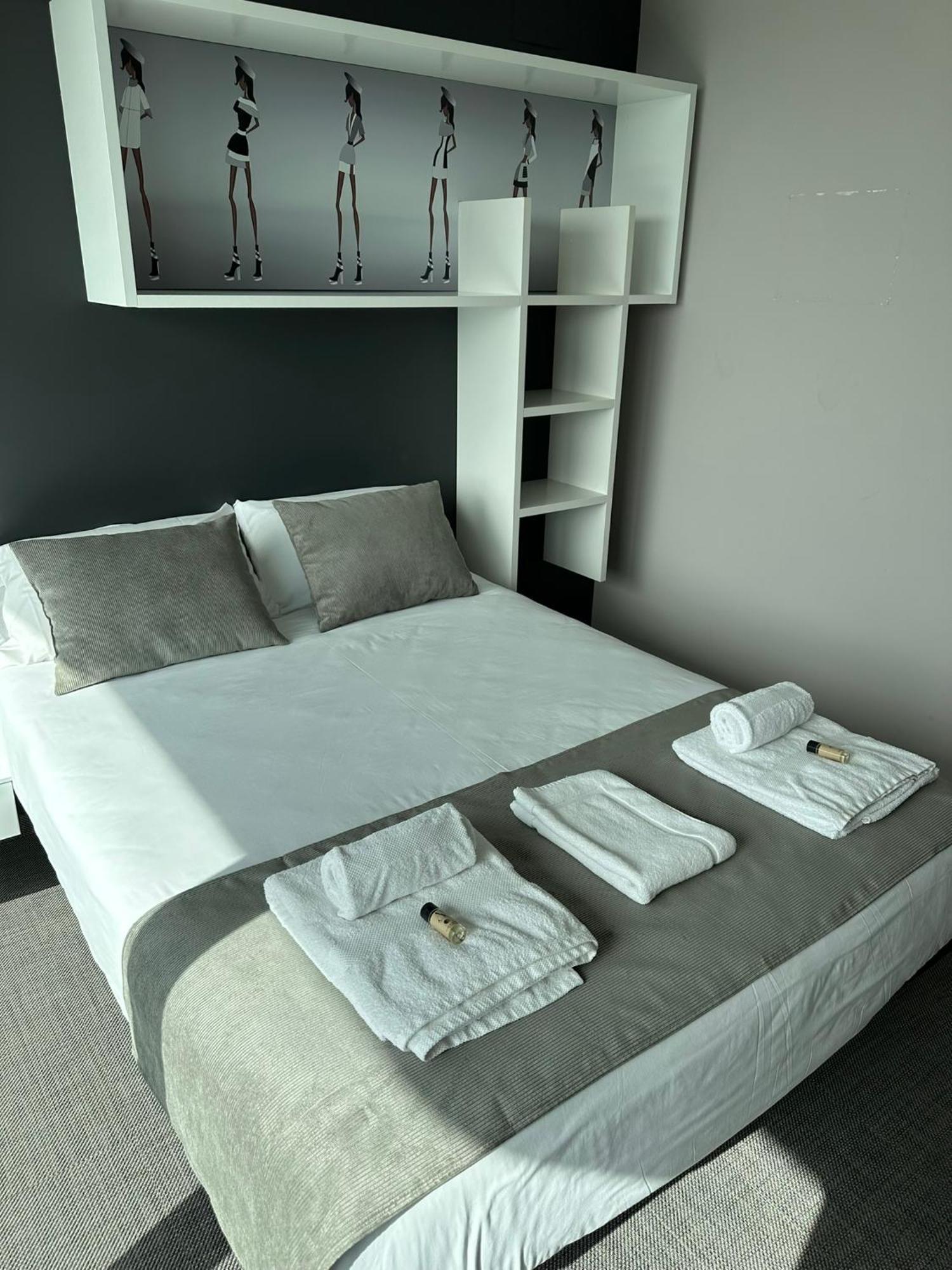 Tres Prismas Exclusive Villa Sarria Exteriör bild