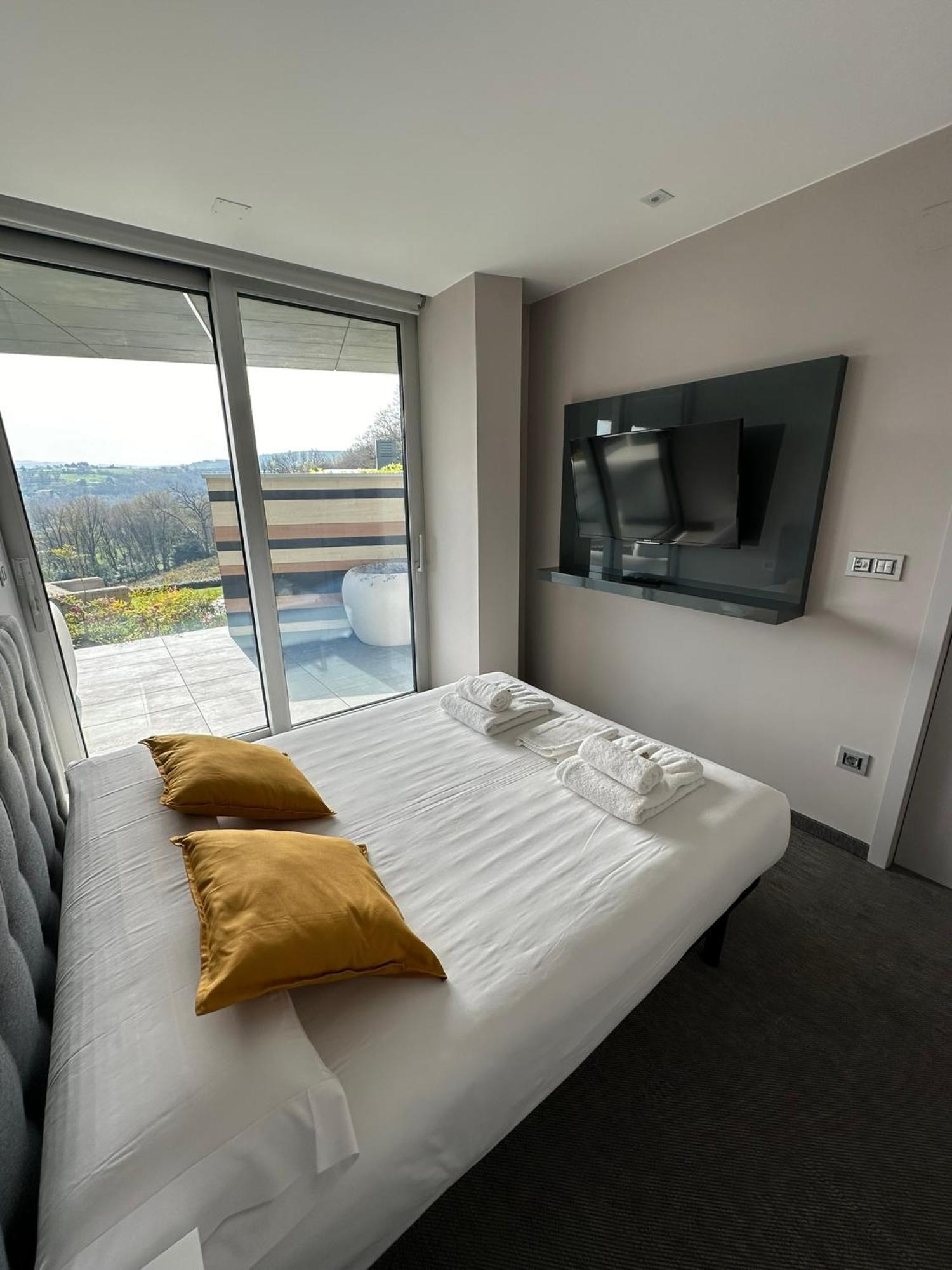 Tres Prismas Exclusive Villa Sarria Exteriör bild
