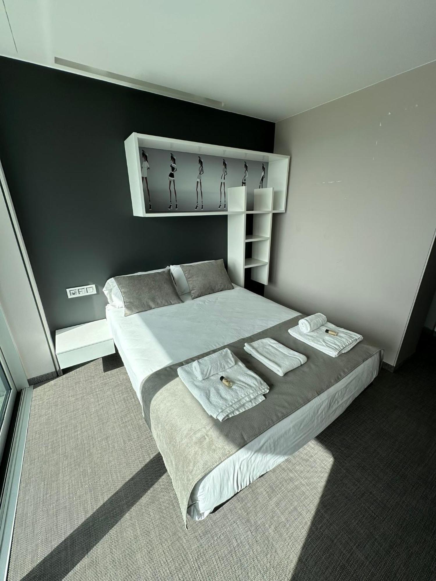Tres Prismas Exclusive Villa Sarria Exteriör bild