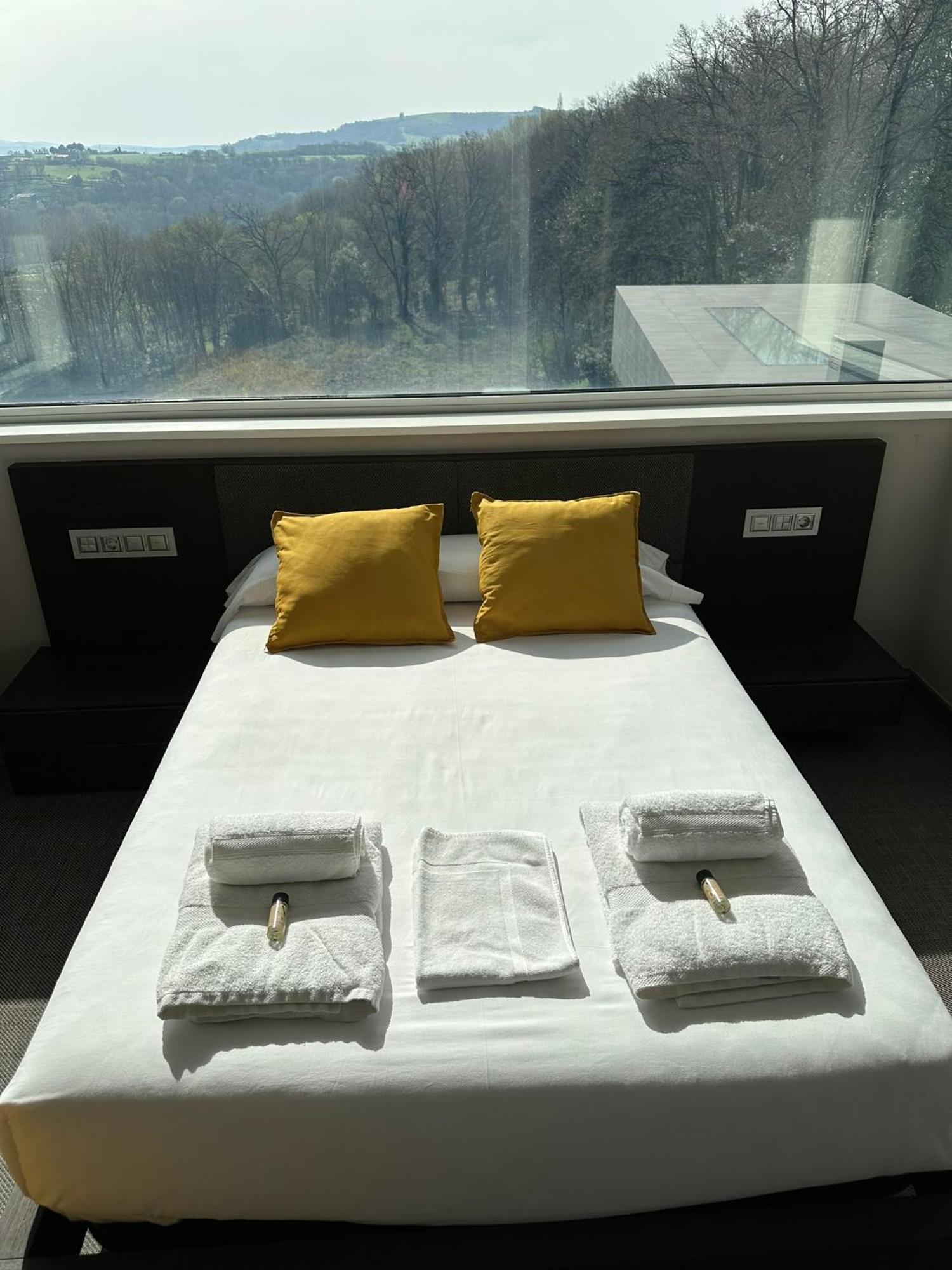 Tres Prismas Exclusive Villa Sarria Exteriör bild
