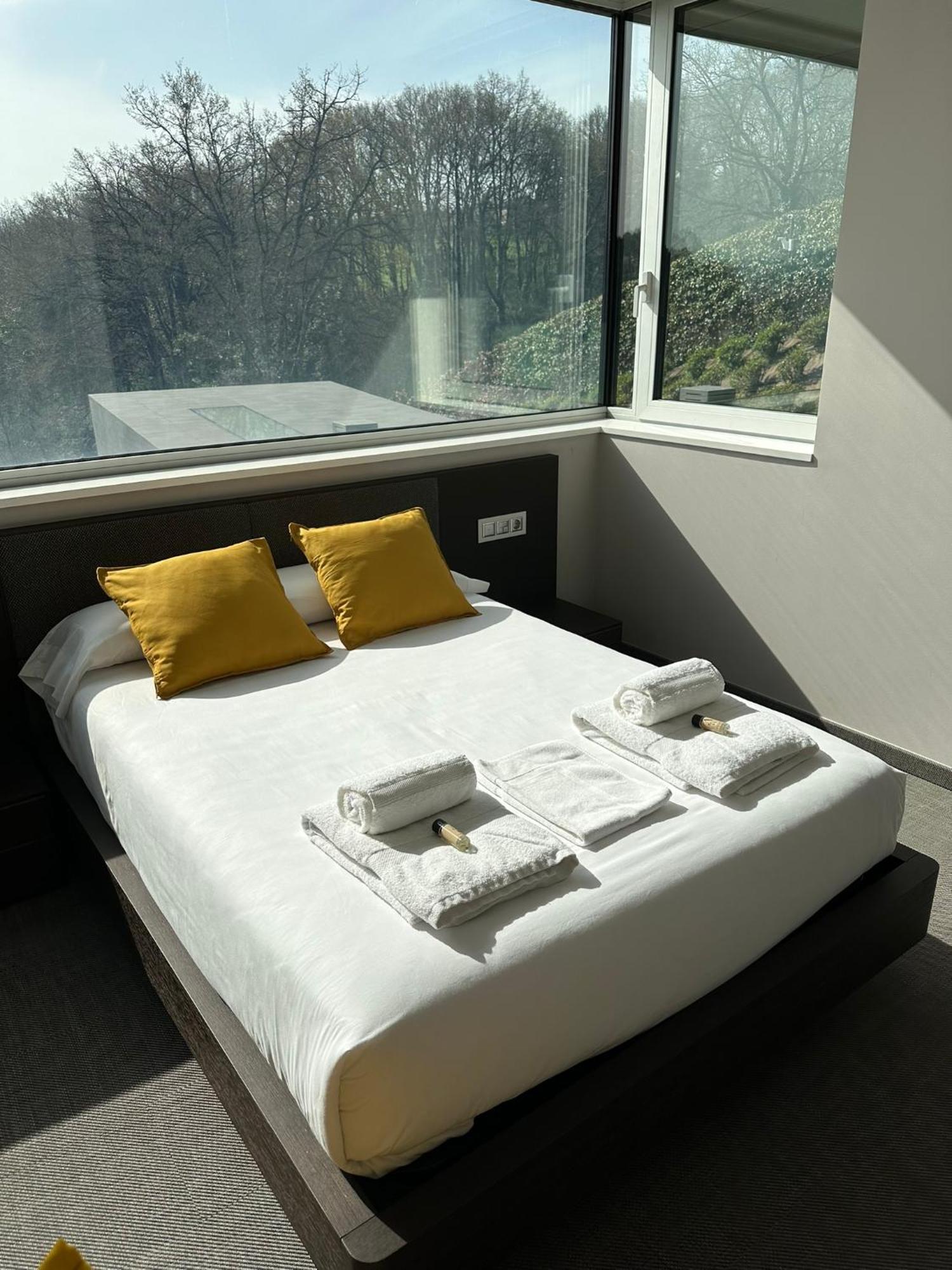 Tres Prismas Exclusive Villa Sarria Exteriör bild