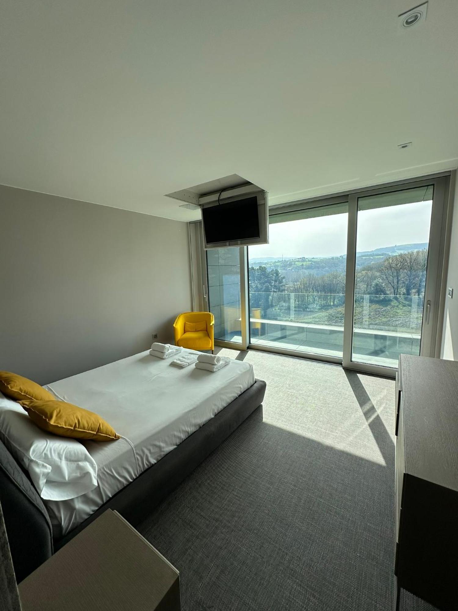 Tres Prismas Exclusive Villa Sarria Exteriör bild