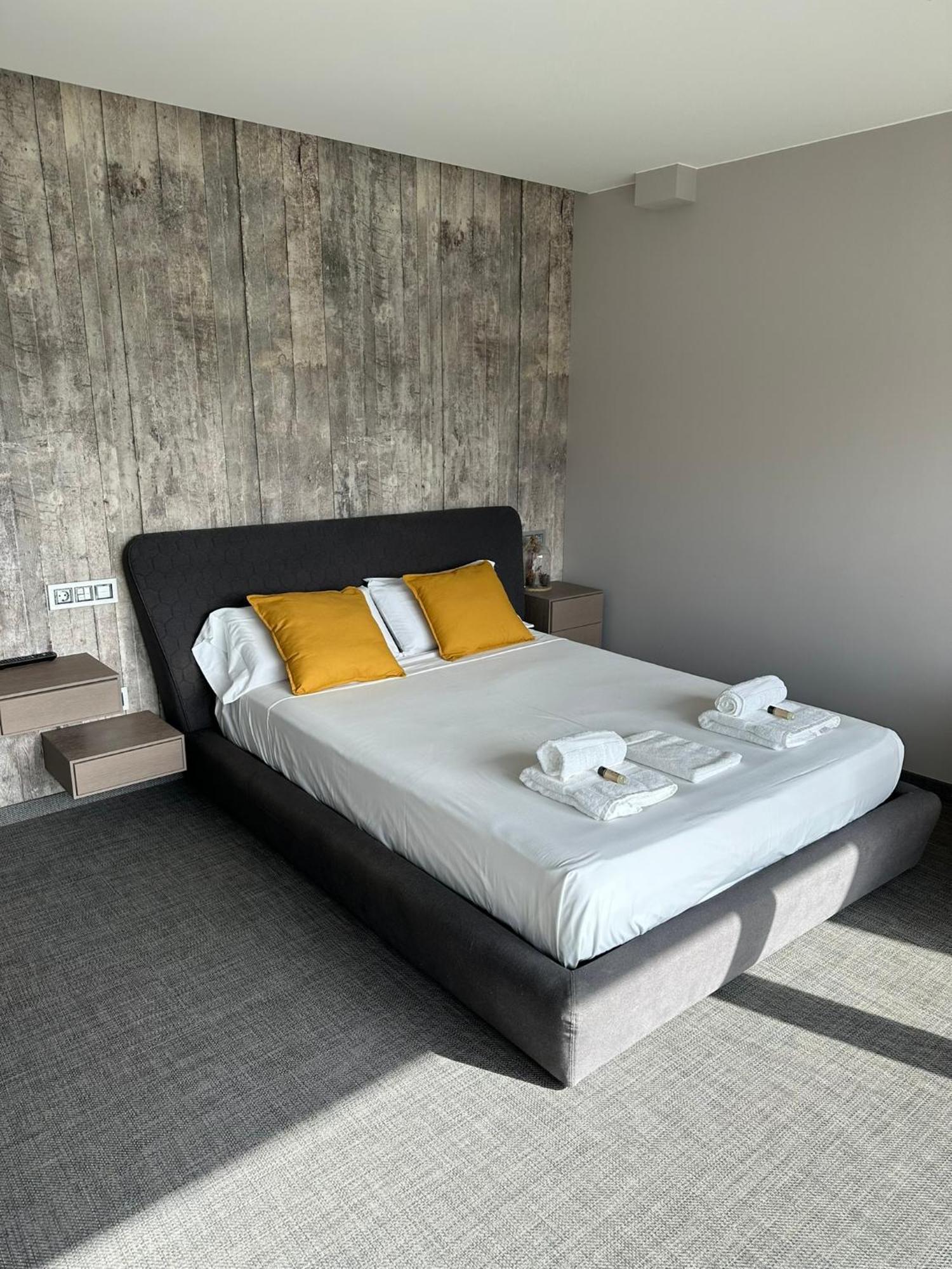 Tres Prismas Exclusive Villa Sarria Exteriör bild